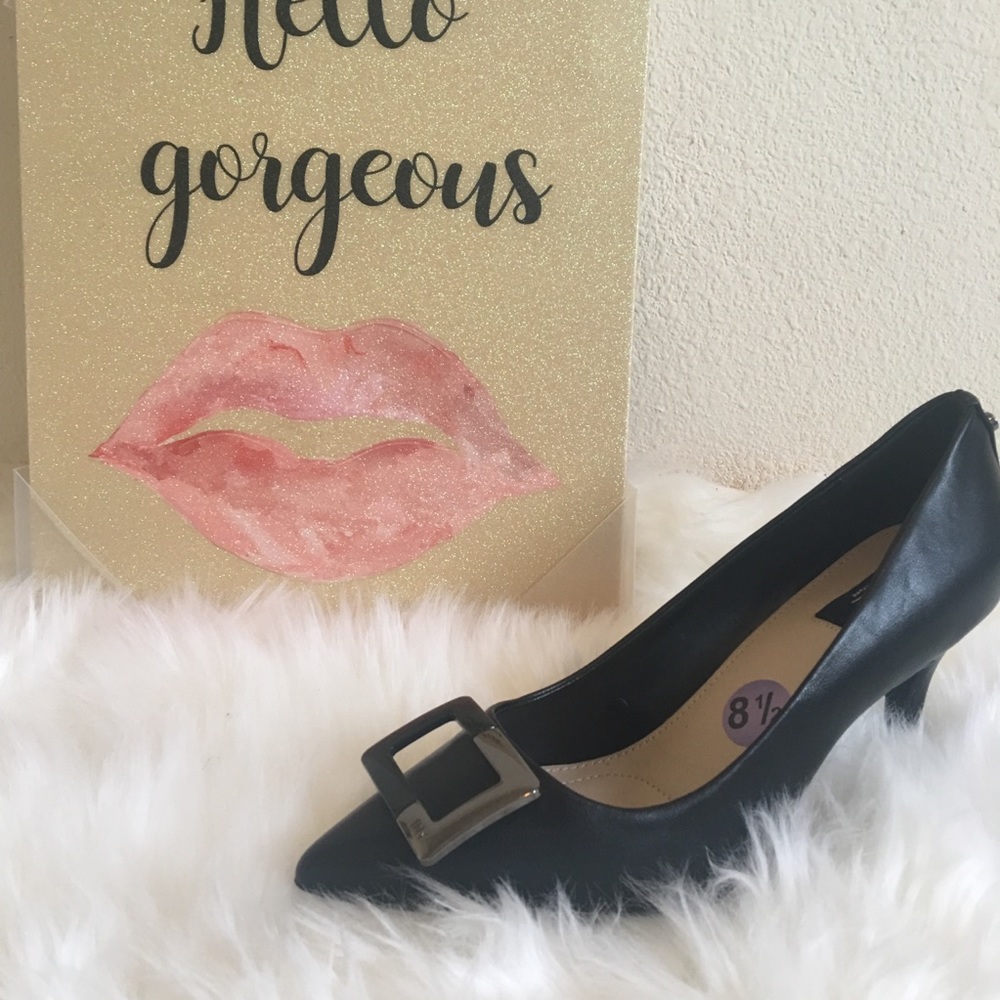 New Jones New York Black Pumps with Buckle